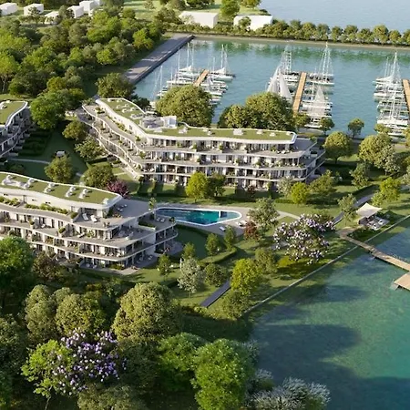 아파트 Balatoni Panoramas Lakas Sajat Partszakasszal,medencevel