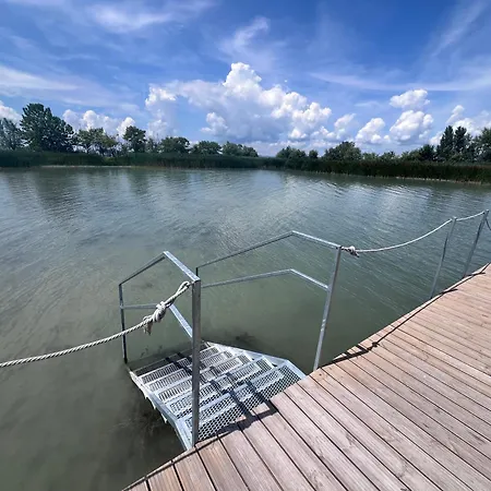 Appartement Balatoni Panorámás Saját Partszakasszal,medencével