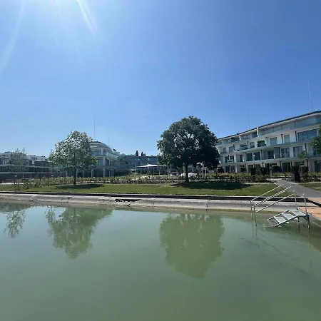 Balatoni Panorámás Saját Partszakasszal,medencével