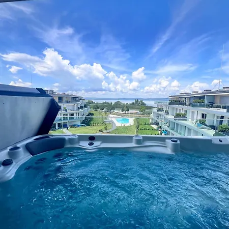 Balatoni Panorámás Saját Partszakasszal,medencével Appartement