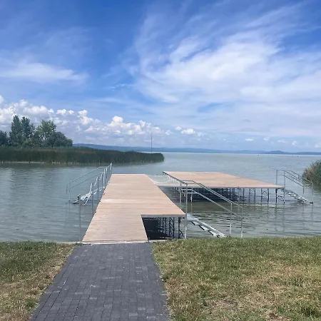 Appartement Balatoni Panorámás Saját Partszakasszal,medencével
